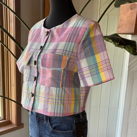 Shortsleeved button down Top - Picture 4 of 12